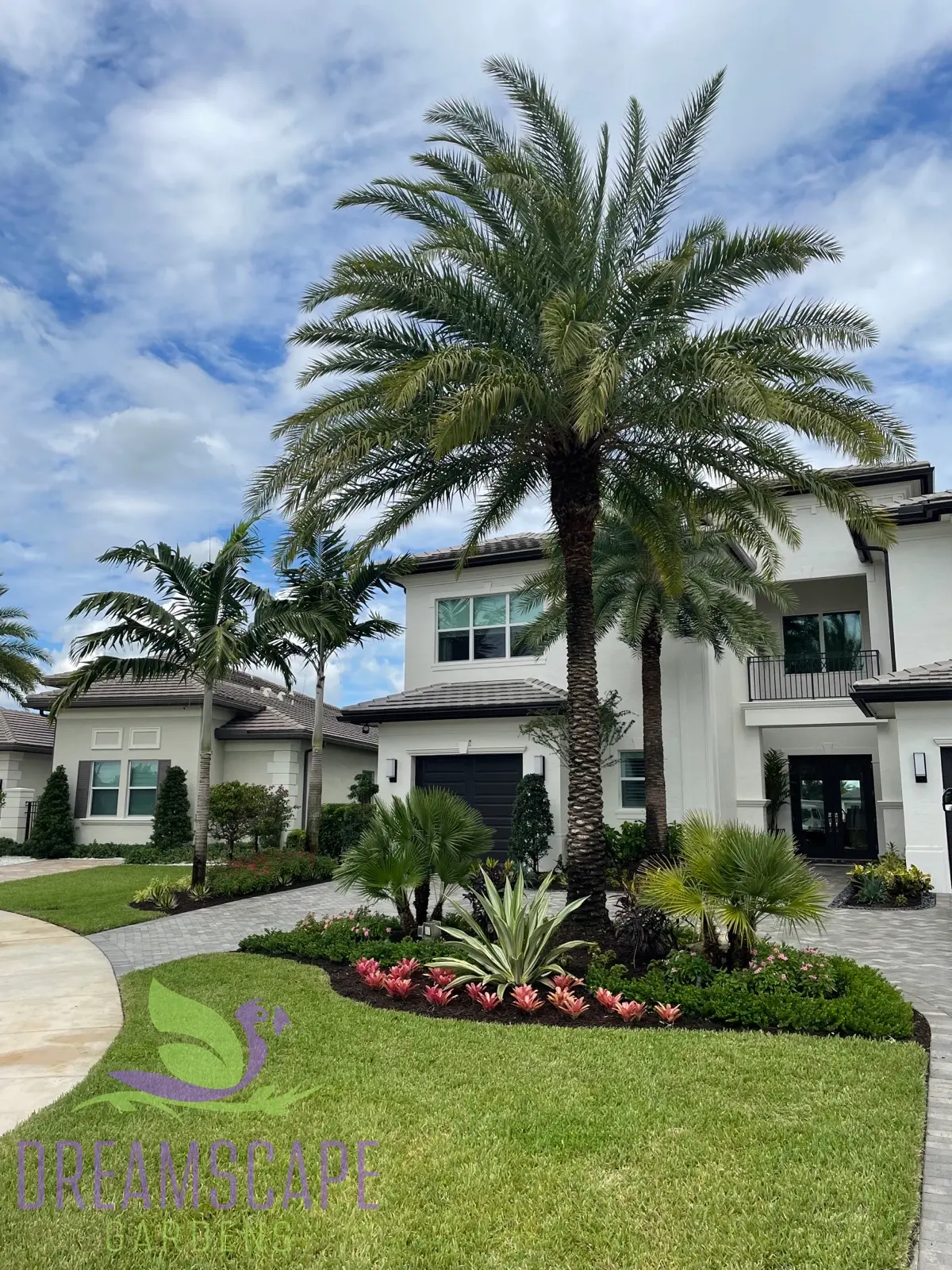 Vertical tropical planting and privacy screen — South Florida luxury estate