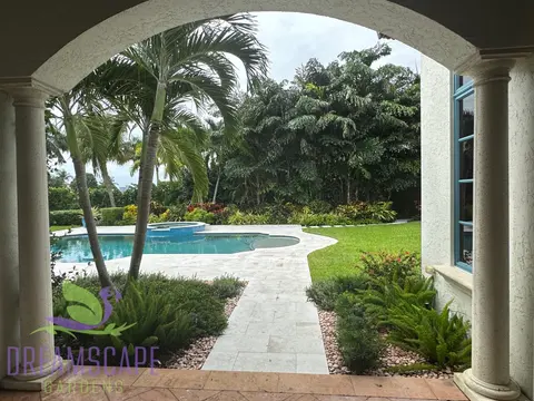 Pollinator and butterfly garden design in South Florida